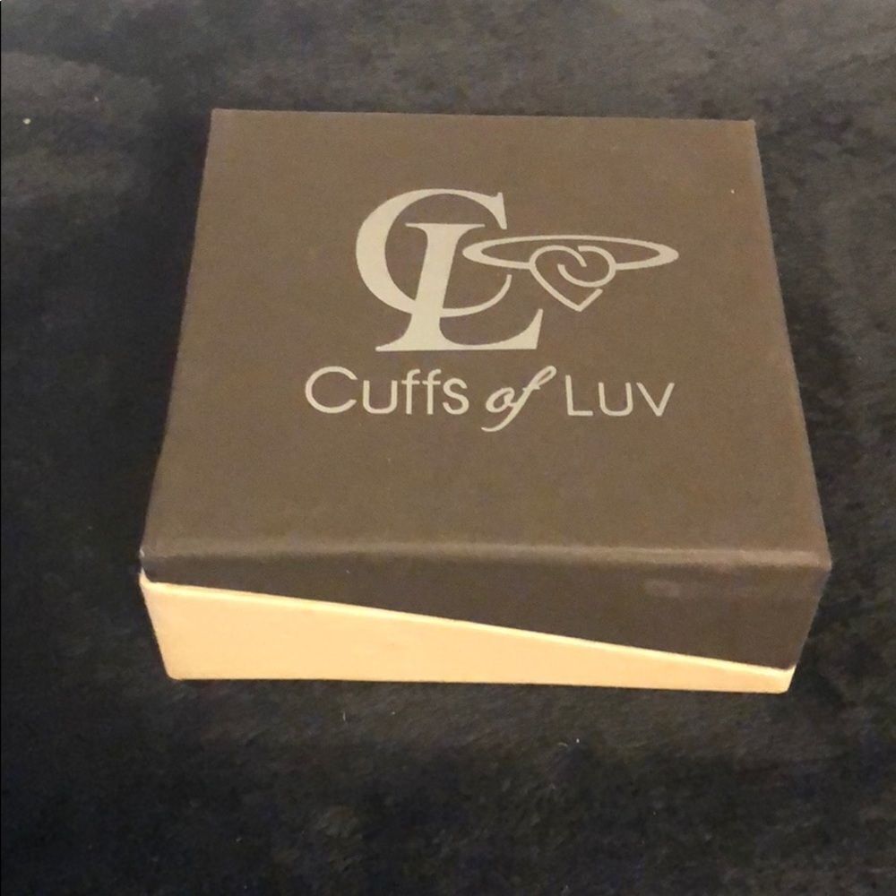 Cuffs of Luv bracelet - Picture 3 of 4